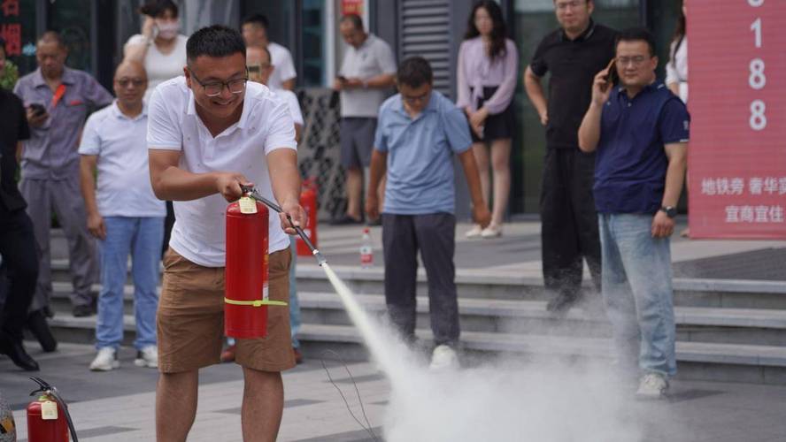 商场防火常识培训中，员工应重点掌握哪些应急技能与日常防火要点？-图3